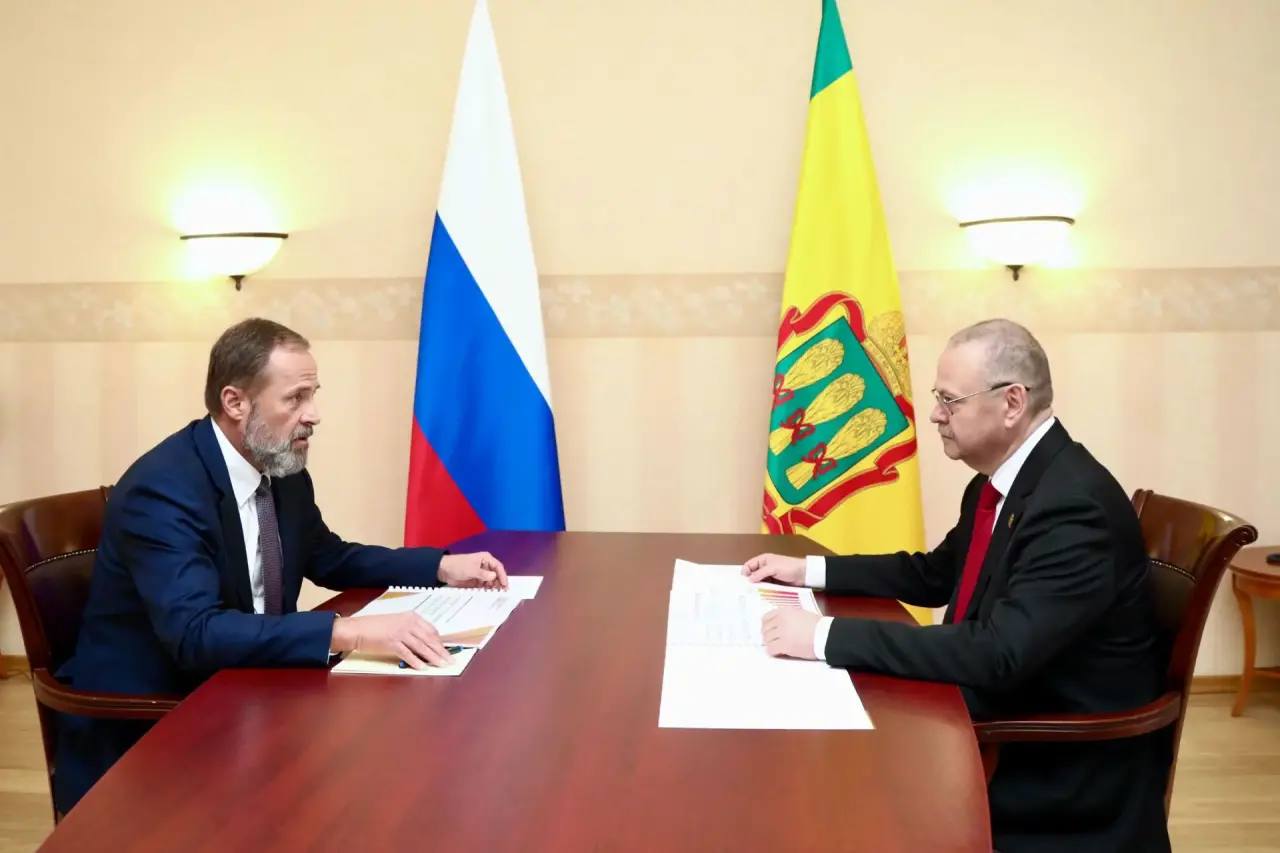 Губернатор Олег Мельниченко провел встречу с полпредом Игорем Комаровым