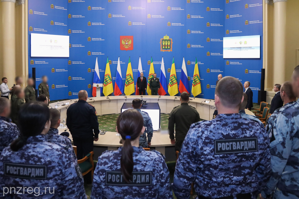 Пензенский губернатор принял участие в награждении сотрудников управления Росгвардии