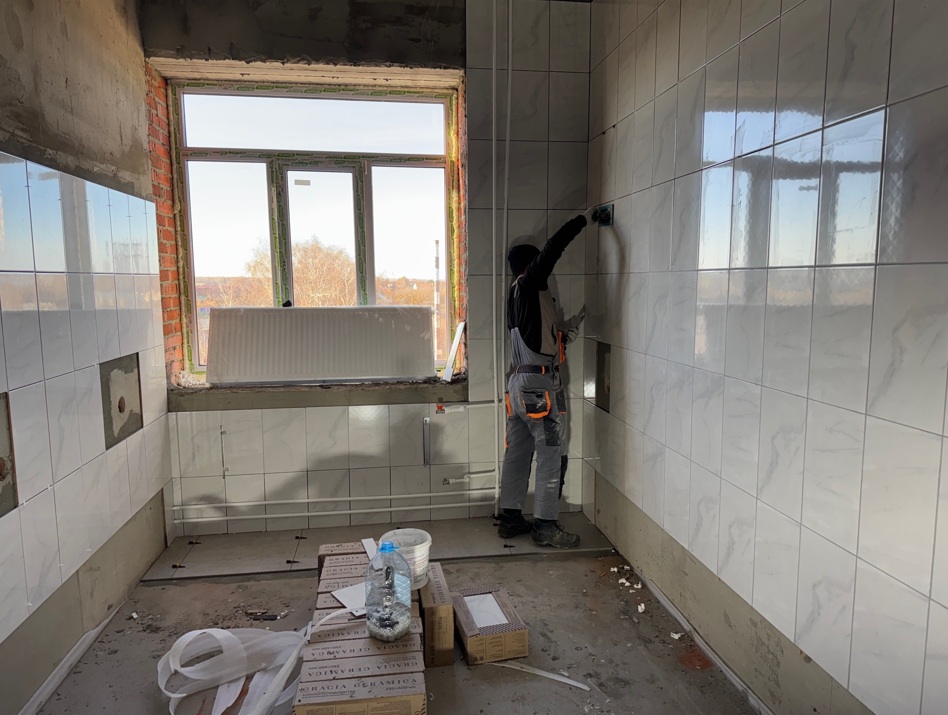 В новом корпусе райбольницы в Земетчино выполняют внутреннюю отделку