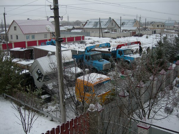 Дети городских окраин купаются в солярке