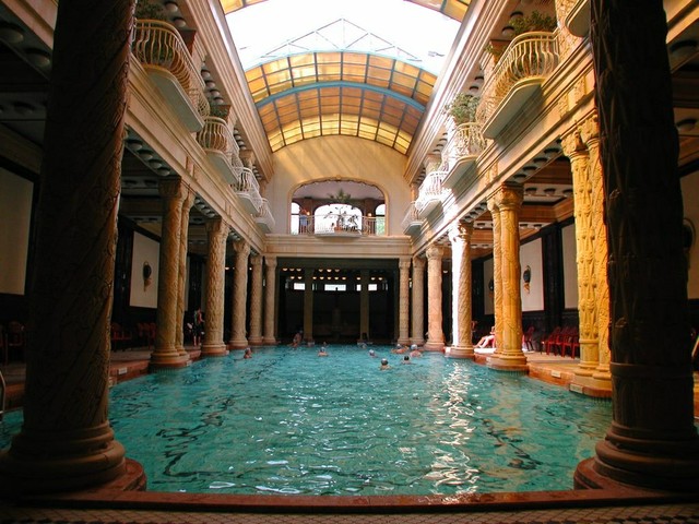 Путешествовать больше и дешевле: купальни Будапешта. Геллерт