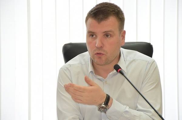  Женщина-депутат напала на Юрия Ильина
