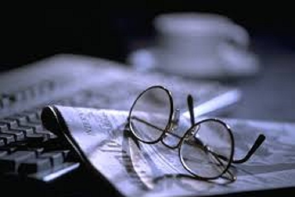 Газета и очки