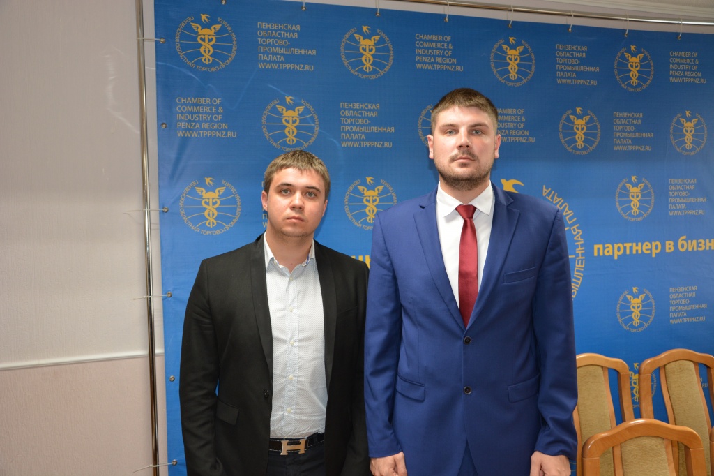 Директор ГБУ «Безопасный регион» Виталий Комиссаров (справа)