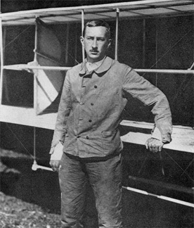 Н.Е. Попов у своего аэроплана во время первой международной авиационной недели, 1910 г.