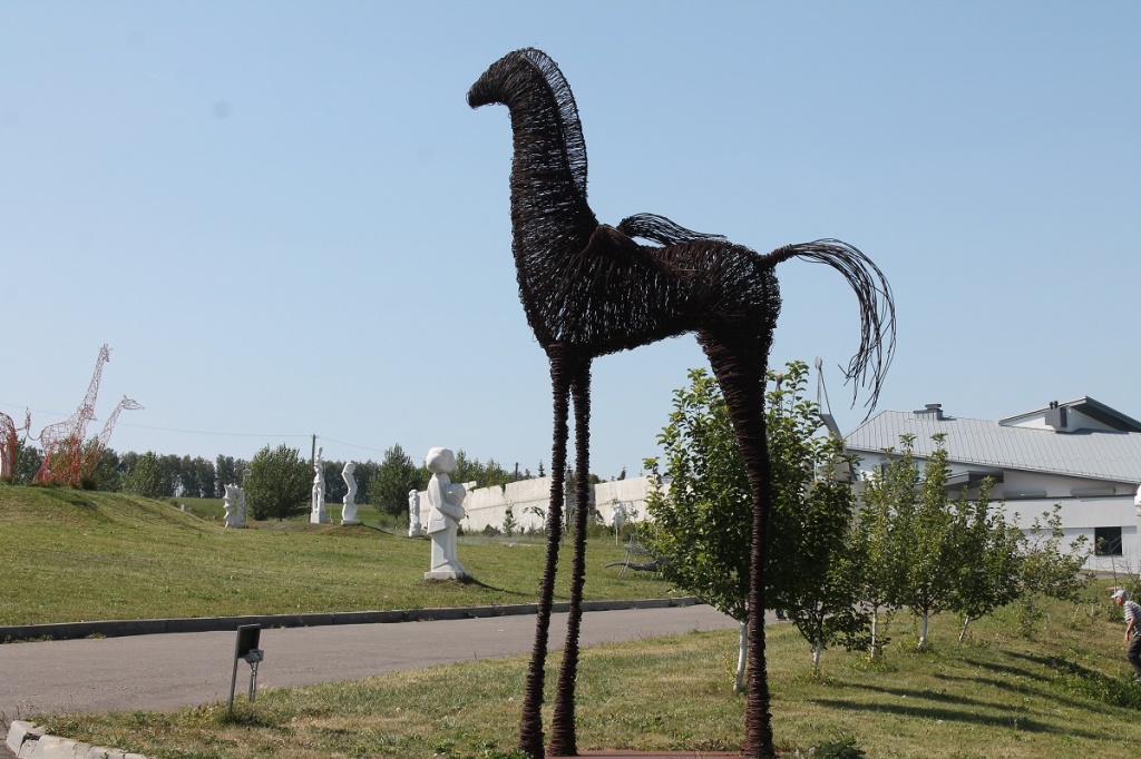 Скульптурный парк легенда. Скульптурный парк Легенда в Пензенской области. Рамзай парк Легенда Пенза. Парк скульптур Пенза. Чистые пруды Пенза парк Легенда.